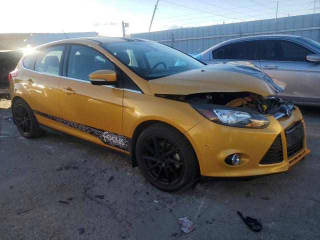 1FAHP3N23CL476939 - 2012 FORD FOCUS TITANIUM YELLOW photo 4