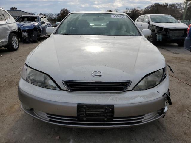 JT8BF28G0W5017203 - 1998 LEXUS ES 300 WHITE photo 5