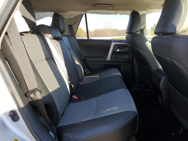 JTENU5JR2N6019038 - 2022 TOYOTA 4RUNNER SR5/SR5 PREMIUM 银色 照片 11