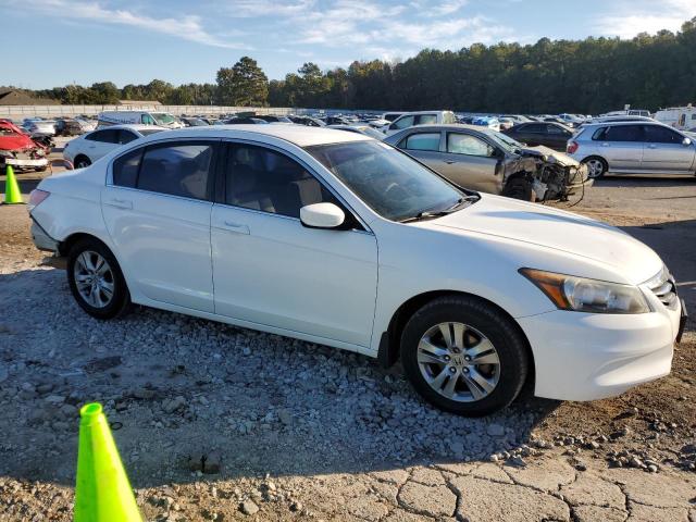 1HGCP2F42CA105816 - 2012 HONDA ACCORD LXP WHITE photo 4