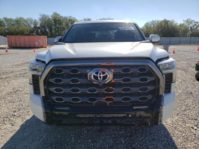 5TFNC5EC6PX002964 - 2023 TOYOTA TUNDRA CREWMAX PLATINUM Weiß Foto 5