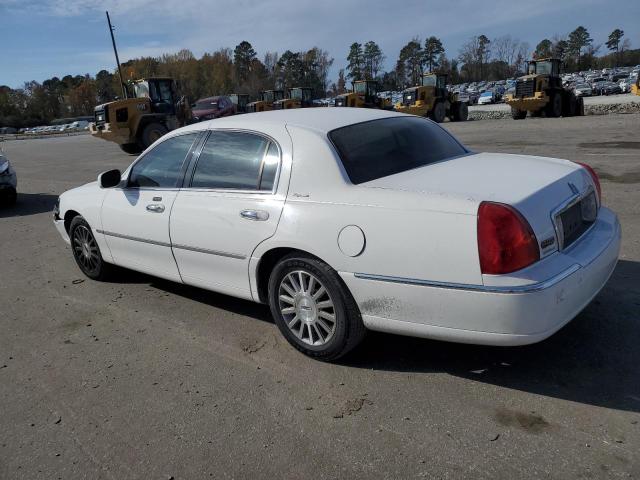 1LNHM82W53Y661497 - 2003 LINCOLN TOWN CAR SIGNATURE WHITE photo 2