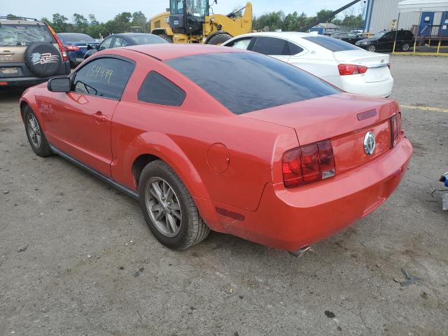 1ZVFT80N755138265 - 2005 FORD MUSTANG RED photo 3