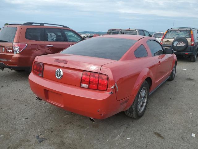 1ZVFT80N755138265 - 2005 FORD MUSTANG RED photo 4