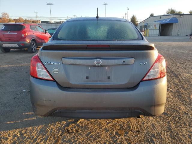 3N1CN7AP3JL815352 - 2018 NISSAN VERSA S GRAY photo 6