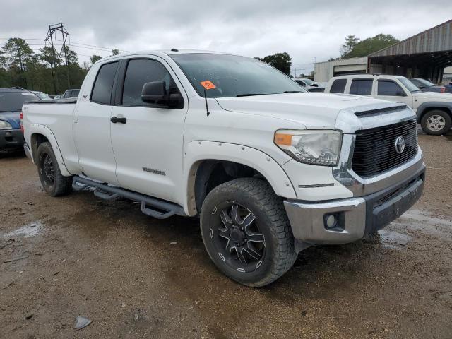 5TFRM5F1XFX085163 - 2015 TOYOTA TUNDRA DOUBLE CAB SR/SR5 WHITE photo 4