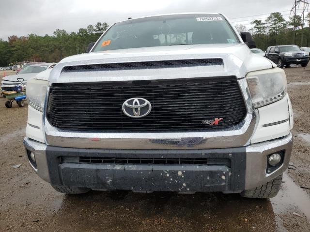 5TFRM5F1XFX085163 - 2015 TOYOTA TUNDRA DOUBLE CAB SR/SR5 WHITE photo 5