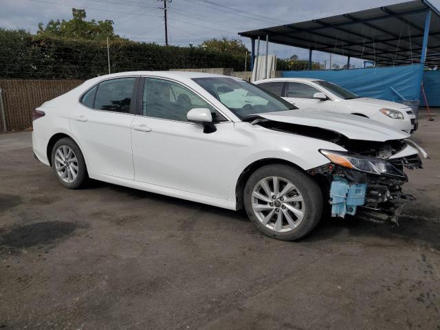 4T1C11AK9NU715452 - 2022 TOYOTA CAMRY LE WHITE photo 4