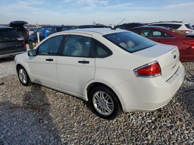 1FAHP3FN0AW287735 - 2010 FORD FOCUS SE WHITE photo 2