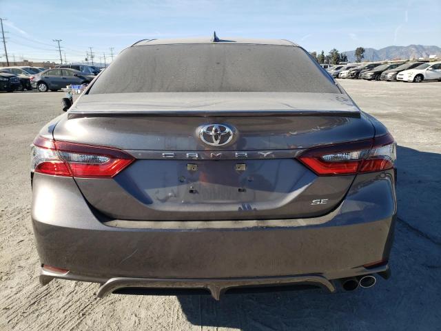 4T1G11AK4MU469491 - 2021 TOYOTA CAMRY SE GRAY photo 6