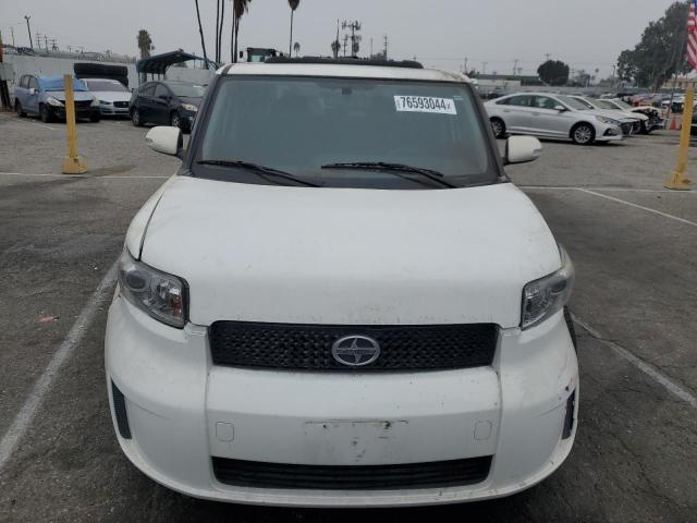 JTLKE50EX81018194 - 2008 TOYOTA SCION XB WHITE photo 5