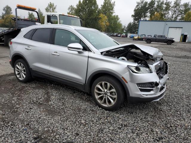 5LMCJ2D98KUL51029 - 2019 LINCOLN MKC SELECT Արծաթագույն լուսանկար 4