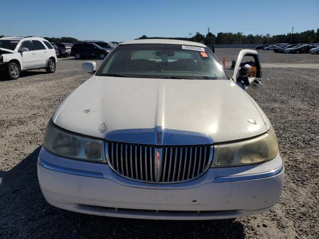 1LNHM81W02Y656675 - 2002 LINCOLN TOWN CAR EXECUTIVE WHITE photo 5