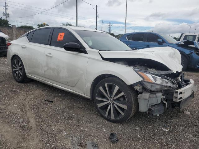 1N4BL4CV1LC194321 - 2020 NISSAN ALTIMA SR WHITE photo 4