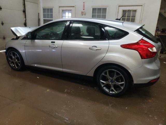 1FADP3K29EL258946 - 2014 FORD FOCUS SE SILVER photo 2