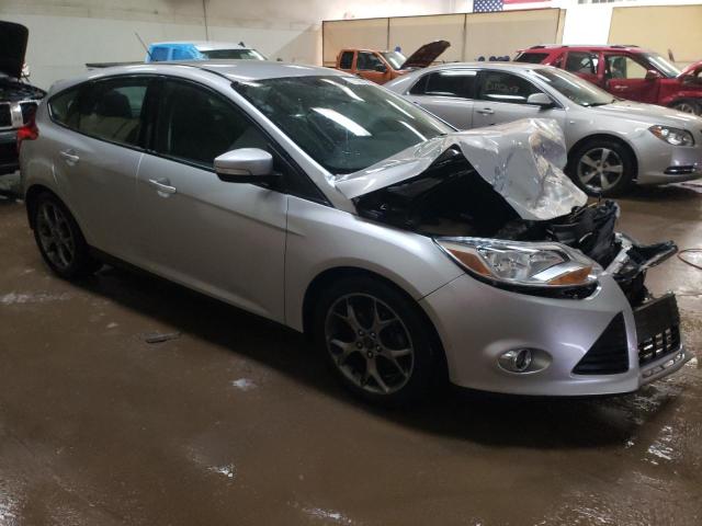 1FADP3K29EL258946 - 2014 FORD FOCUS SE SILVER photo 4