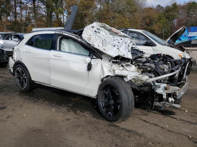 WDCTG4EBXKU001107 - 2019 MERCEDES-BENZ GLA 250 WHITE photo 4