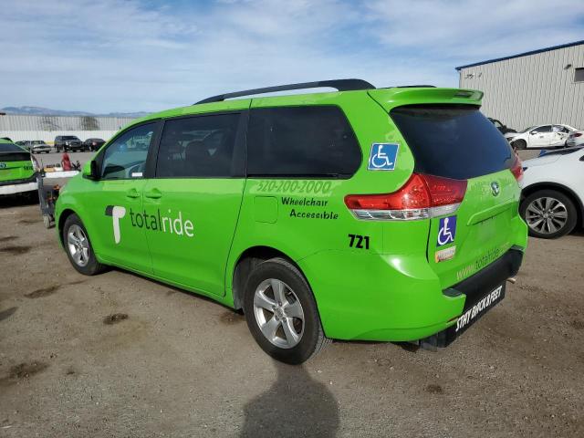 5TDKK3DC0ES454455 - 2014 TOYOTA SIENNA LE GREEN photo 2