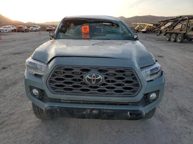 3TMCZ5AN5NM525330 - 2022 TOYOTA TACOMA DOUBLE CAB GRAY photo 5