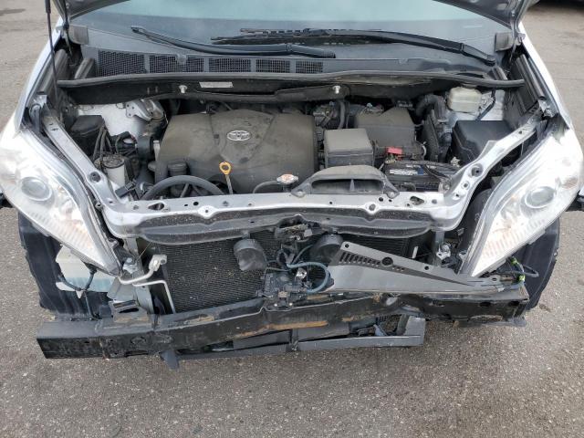 5TDYZ3DCXJS914818 - 2018 TOYOTA SIENNA XLE SILVER photo 12