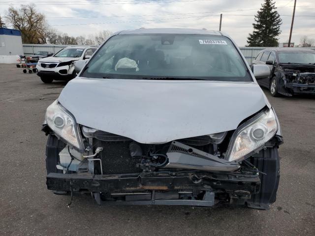 5TDYZ3DCXJS914818 - 2018 TOYOTA SIENNA XLE SILVER photo 5