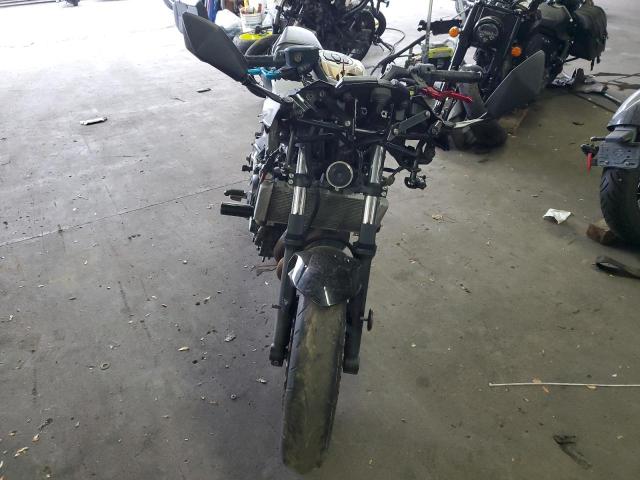 JKAEXEJ17HDA00665 - 2017 KAWASAKI EX650 J ორფეროვანი ფოტო 2