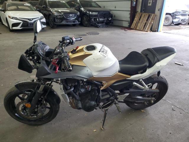 JKAEXEJ17HDA00665 - 2017 KAWASAKI EX650 J ორფეროვანი ფოტო 3