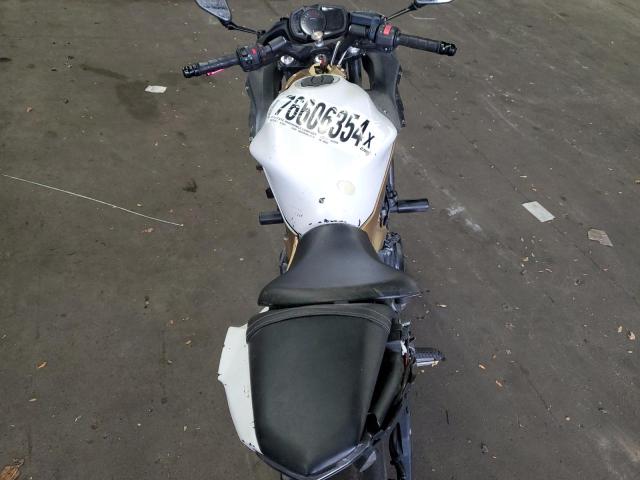 JKAEXEJ17HDA00665 - 2017 KAWASAKI EX650 J ორფეროვანი ფოტო 6