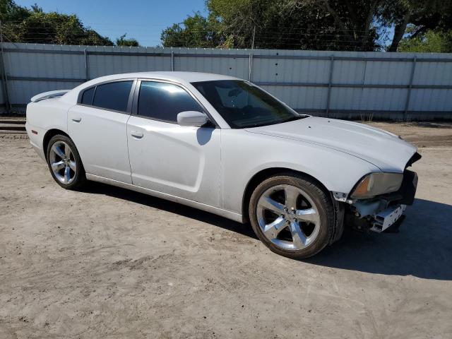 2C3CDXBG8EH306990 - 2014 DODGE CHARGER SE WHITE photo 4