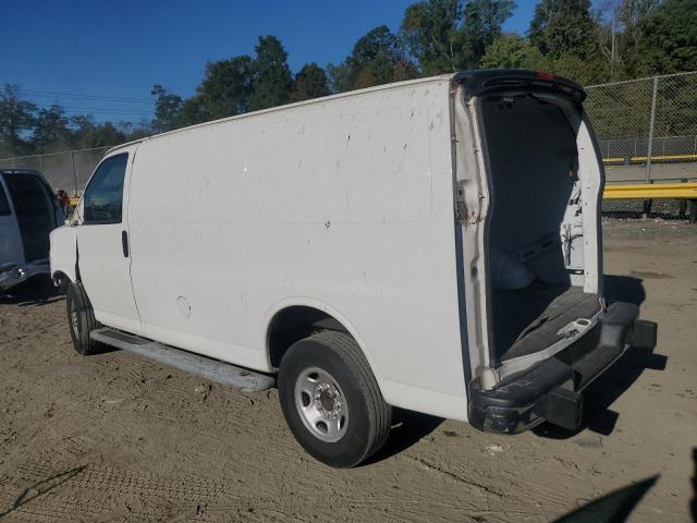 1GCWGAFG8K1357052 - 2019 CHEVROLET EXPRESS G2 WHITE photo 2