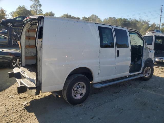 1GCWGAFG8K1357052 - 2019 CHEVROLET EXPRESS G2 WHITE photo 3