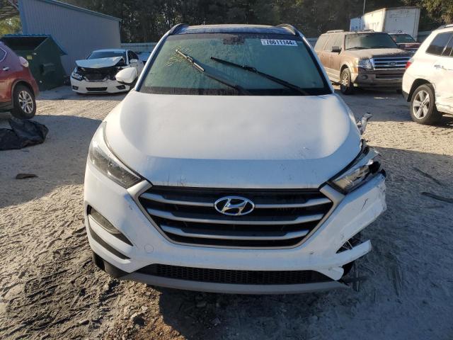 KM8J33A25JU813515 - 2018 HYUNDAI TUCSON VALUE WHITE photo 5