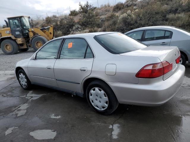 1HGCG5546XA161010 - 1999 HONDA ACCORD LX GOLD photo 2