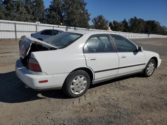 1HGCD5638TA074394 - 1996 HONDA ACCORD LX WHITE photo 3