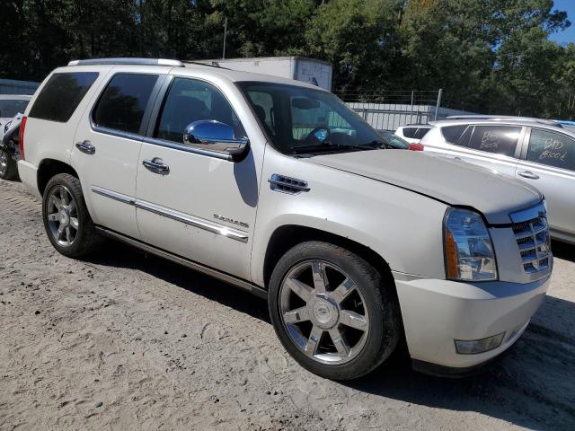 1GYUKCEF4AR245904 - 2010 CADILLAC ESCALADE PREMIUM WHITE photo 4