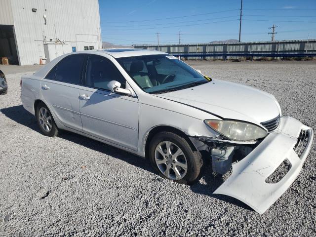 4T1BF30K75U613089 - 2005 TOYOTA CAMRY LE WHITE photo 4