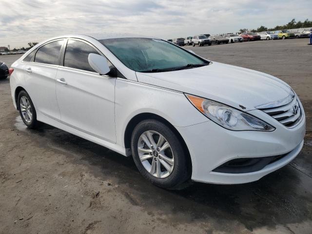 5NPEB4AC4EH927772 - 2014 HYUNDAI SONATA GLS WHITE photo 4