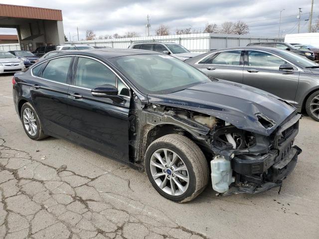 3FA6P0HD9HR412366 - 2017 FORD FUSION SE BLACK photo 4