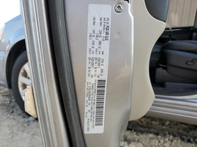 2C4RC1BG2GR292281 - 2016 CHRYSLER TOWN & COU TOURING SILVER photo 13