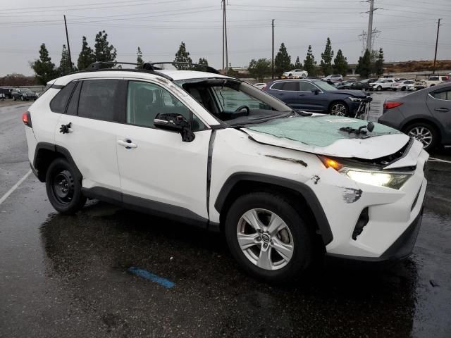 2T3W1RFV4LC066339 - 2020 TOYOTA RAV4 XLE WHITE photo 4