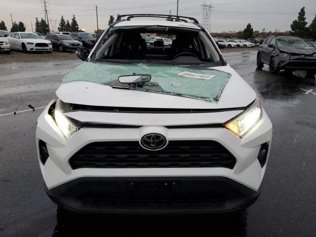 2T3W1RFV4LC066339 - 2020 TOYOTA RAV4 XLE WHITE photo 5