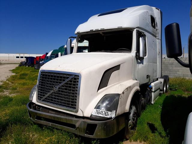 4V4NC9TH9EN150738 - 2014 VOLVO VN VNL WHITE photo 2