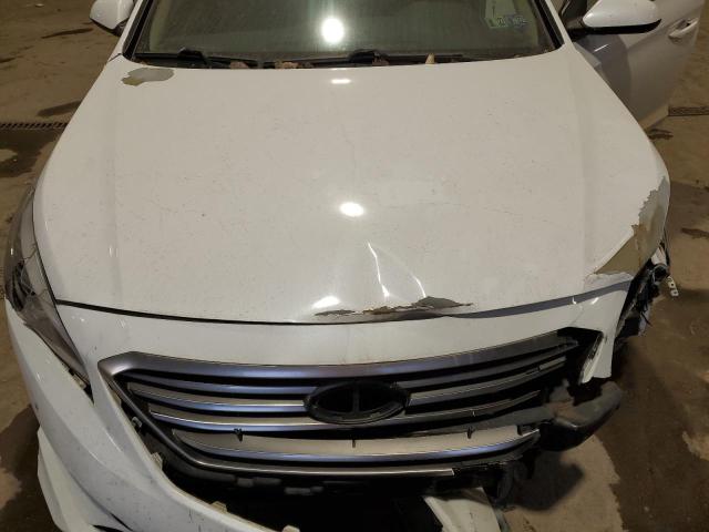 5NPE24AF8FH011477 - 2015 HYUNDAI SONATA SE WHITE photo 11