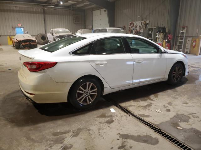 5NPE24AF8FH011477 - 2015 HYUNDAI SONATA SE WHITE photo 3