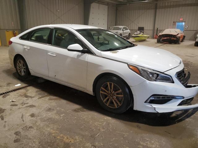 5NPE24AF8FH011477 - 2015 HYUNDAI SONATA SE WHITE photo 4