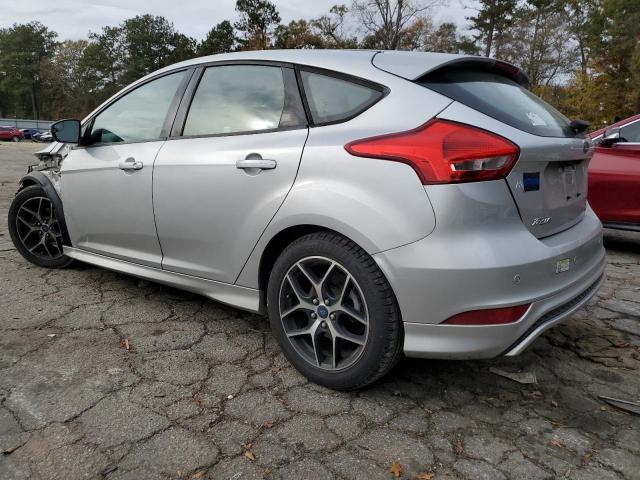 1FADP3K25FL214301 - 2015 FORD FOCUS SE SILVER photo 2