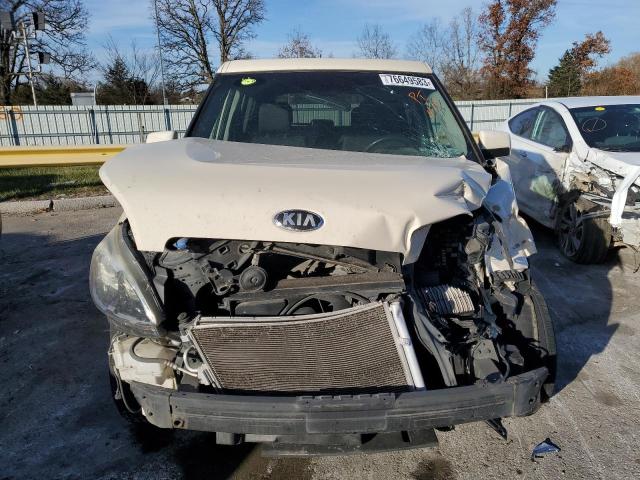 KNDJT2A59D7775069 - 2013 KIA SOUL WHITE photo 5