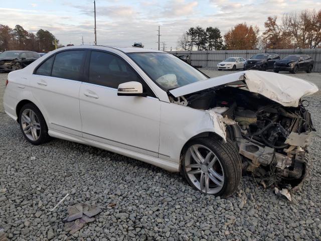 WDDGF4HB0DR270766 - 2013 MERCEDES-BENZ C 250 WHITE photo 4