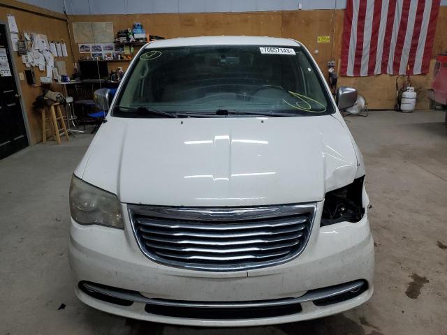 2C4RC1CG1DR558724 - 2013 CHRYSLER TOWN & COU TOURING L WHITE photo 5