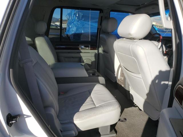 5LMFU28R14LJ30833 - 2004 LINCOLN NAVIGATOR 白色 照片 11